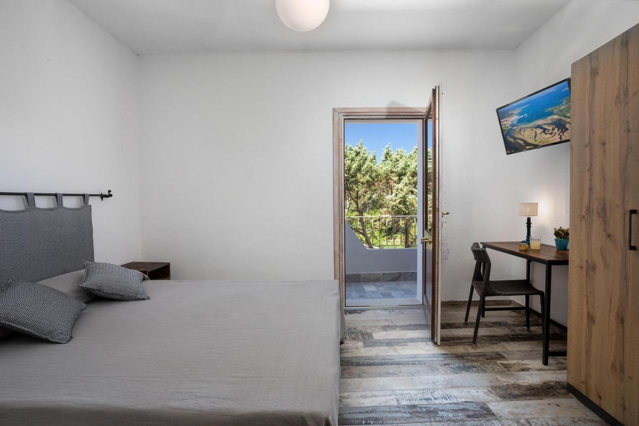 Bed and Breakfast Il Mirto à Baja Sardinia Extérieur photo