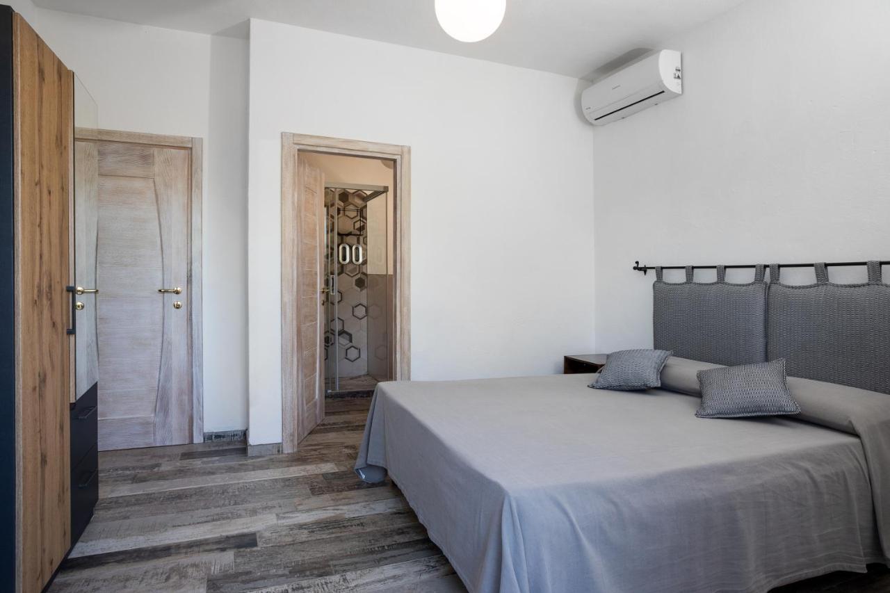 Bed and Breakfast Il Mirto à Baja Sardinia Extérieur photo